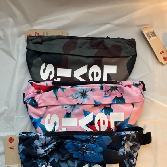 Levi’s fanny pack for men and woman - Picture 2 of 3
